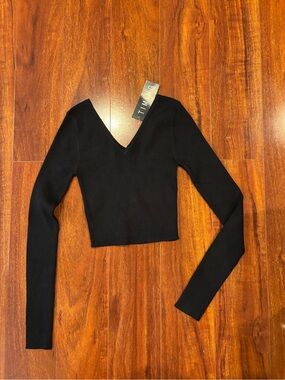 Timing Black Ribbed V-Neck Cropped Long Sleeve Top